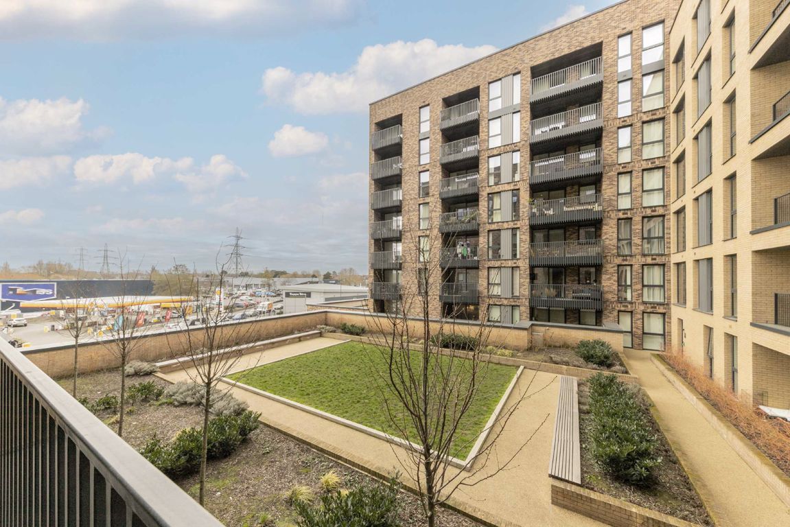2 bed flat for sale in Plough Lane, London SW17 Zoopla
