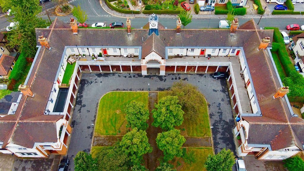 16 bed block of flats for sale in Block Of x16 Apartments, Garden