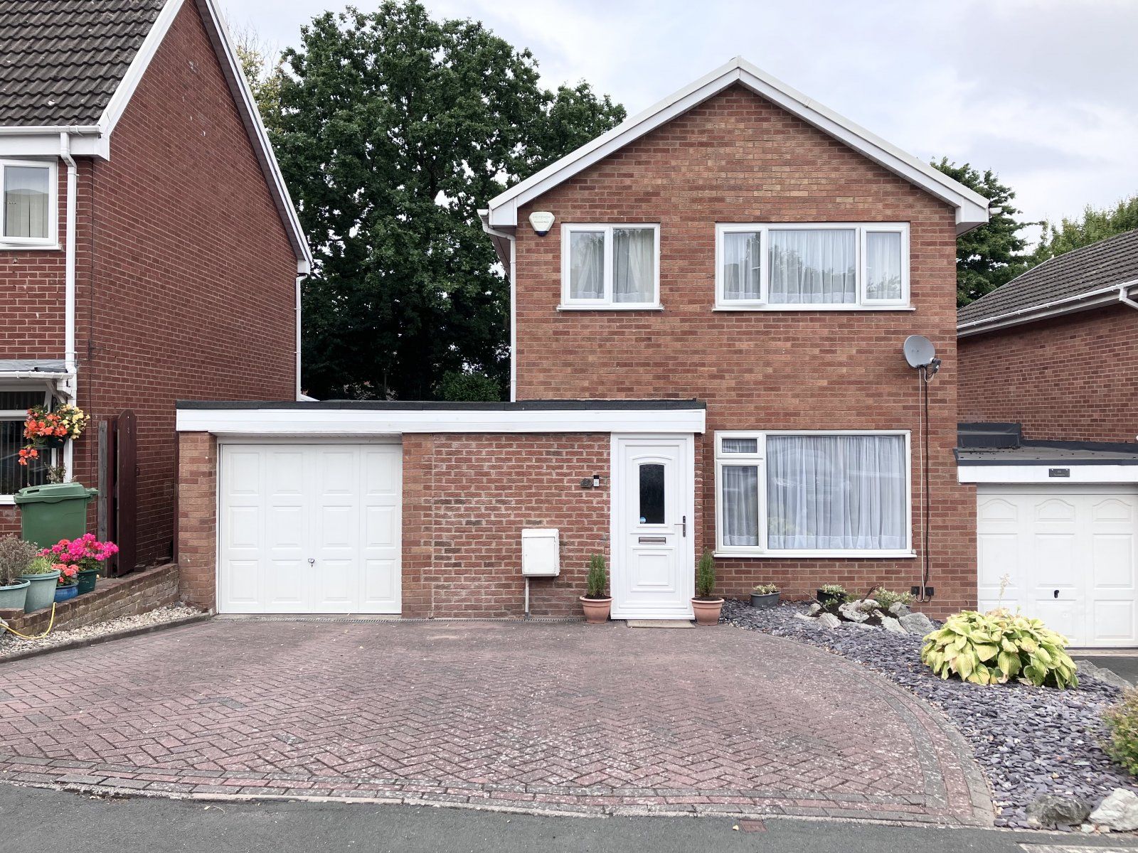3 bed linkdetached house for sale in Hilton Close, Stirchley, Telford