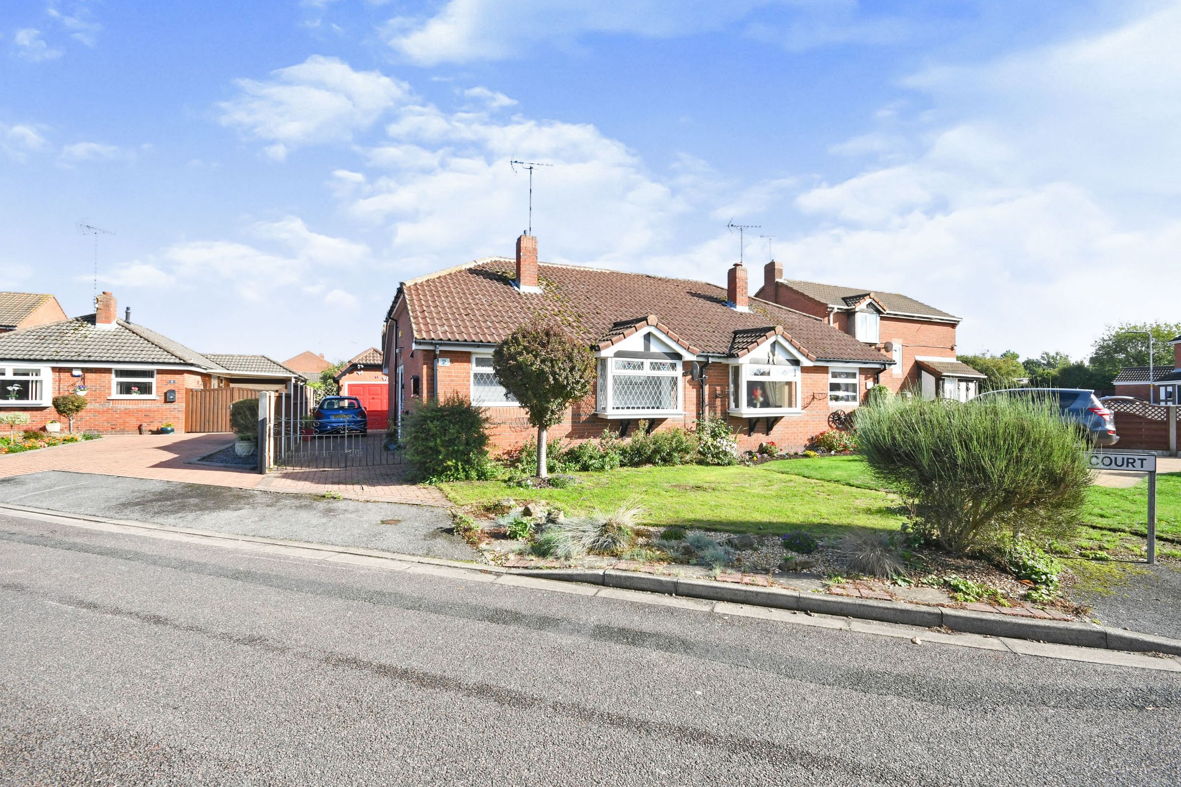 2 bed bungalow for sale in Edale Court, SuttonInAshfield NG17 Zoopla