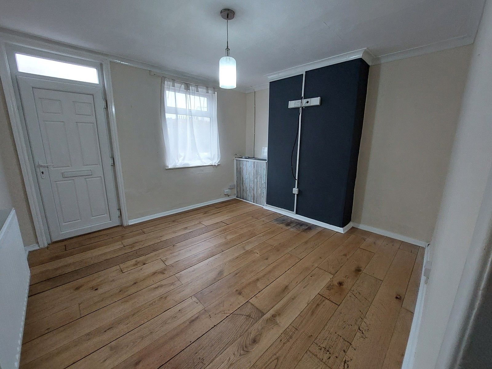 2 bed property to rent in Cross Street, Wigston, Leicestershire. LE18
