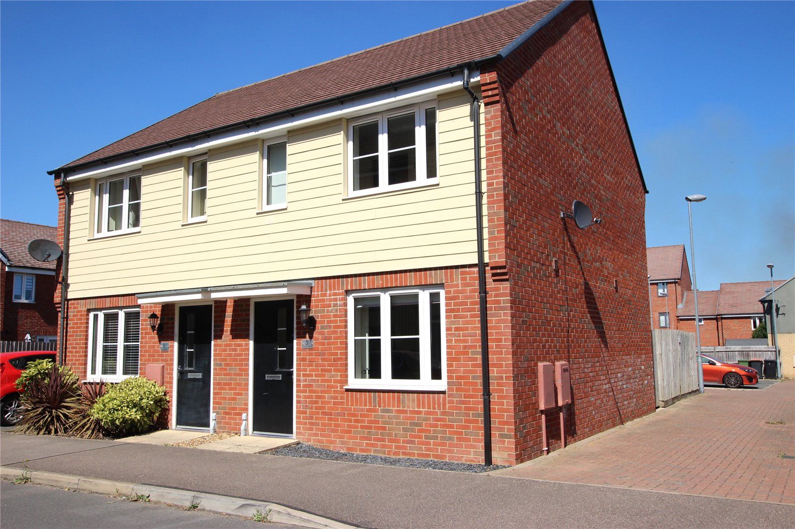 2 bed semidetached house to rent in Healey Road, Dunstable