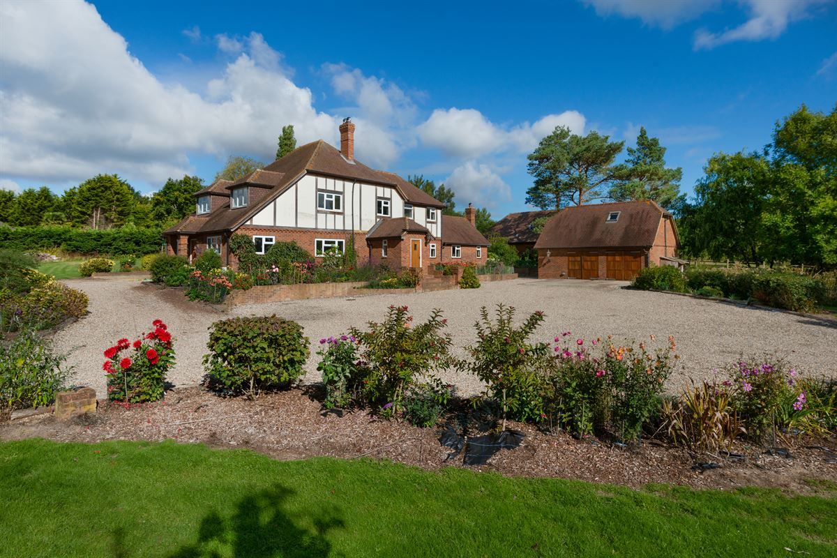 6 bed detached house for sale in Blean Hill, Blean, Canterbury CT2 Zoopla