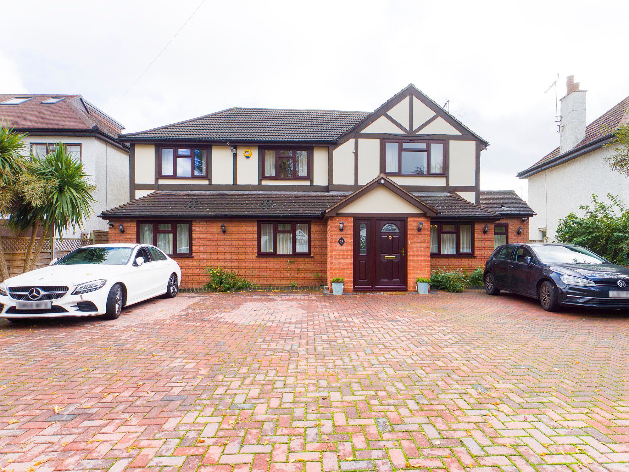 5 bed detached house for sale in Thornhill Road, Ickenham, Uxbridge