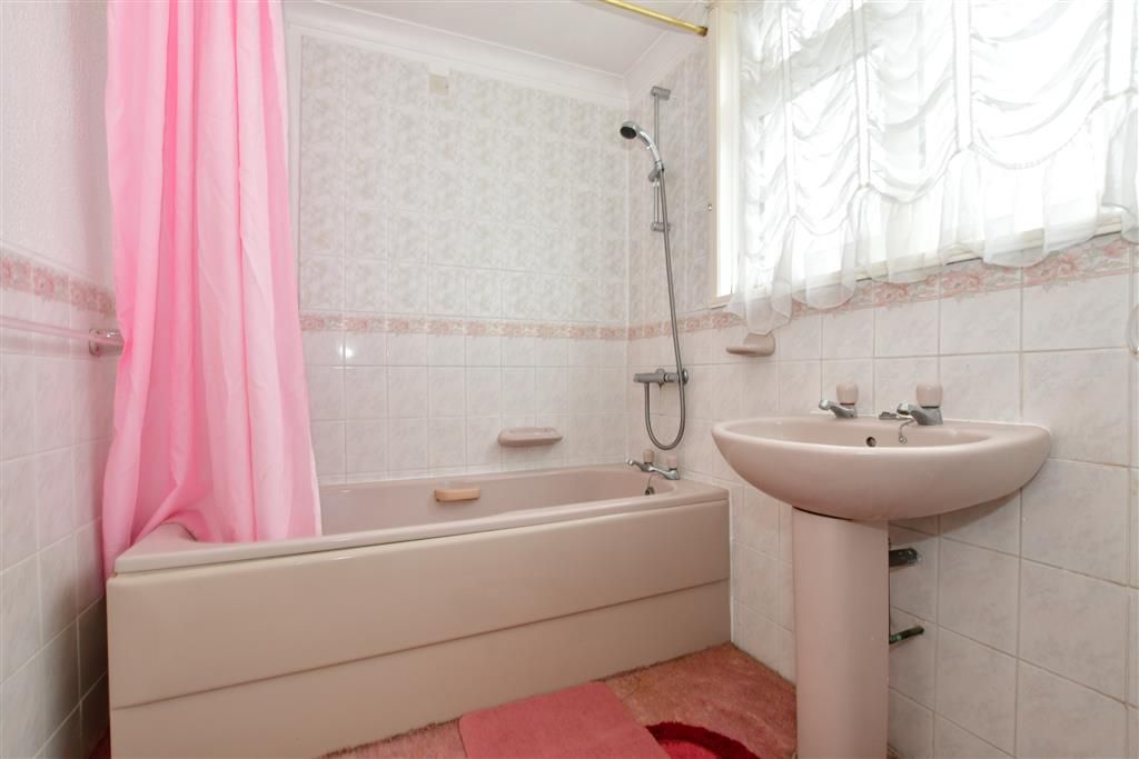 4 bed bungalow for sale in Elizabeth Gardens, Havenstreet, Ryde, Isle