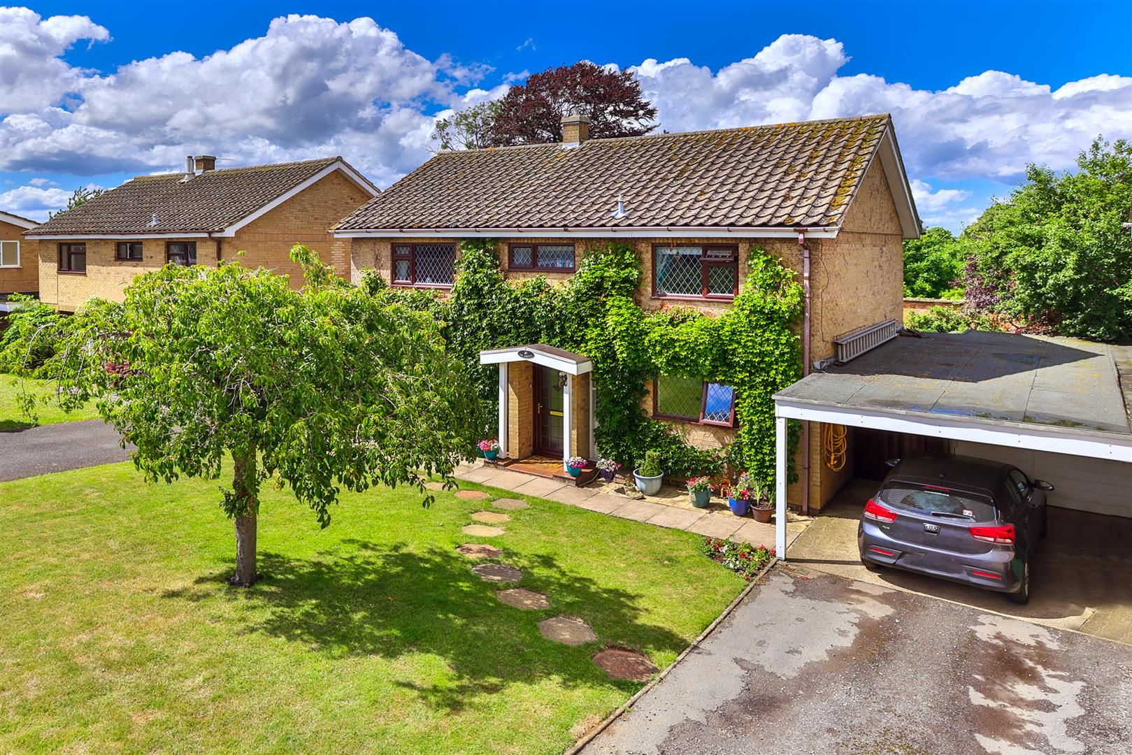 4 bed detached house for sale in The Gardens, East Carlton, Market