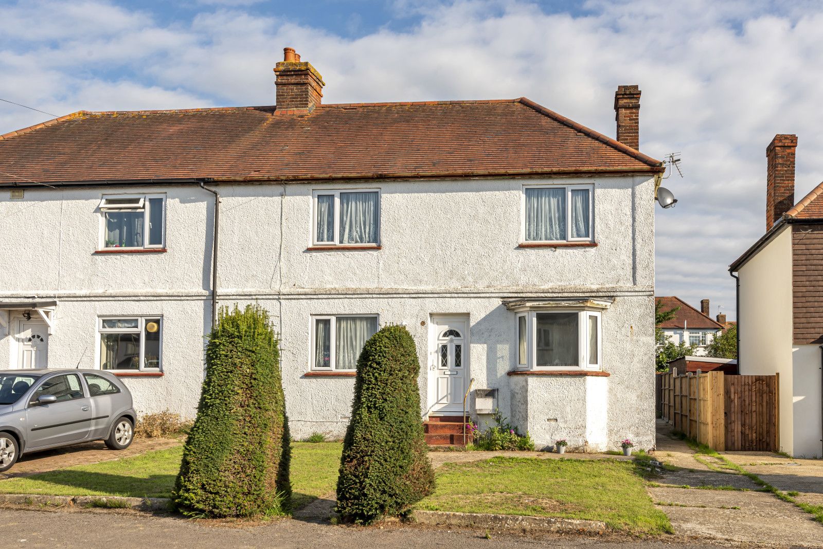 3 bed semidetached house for sale in Canterbury Road, Guildford
