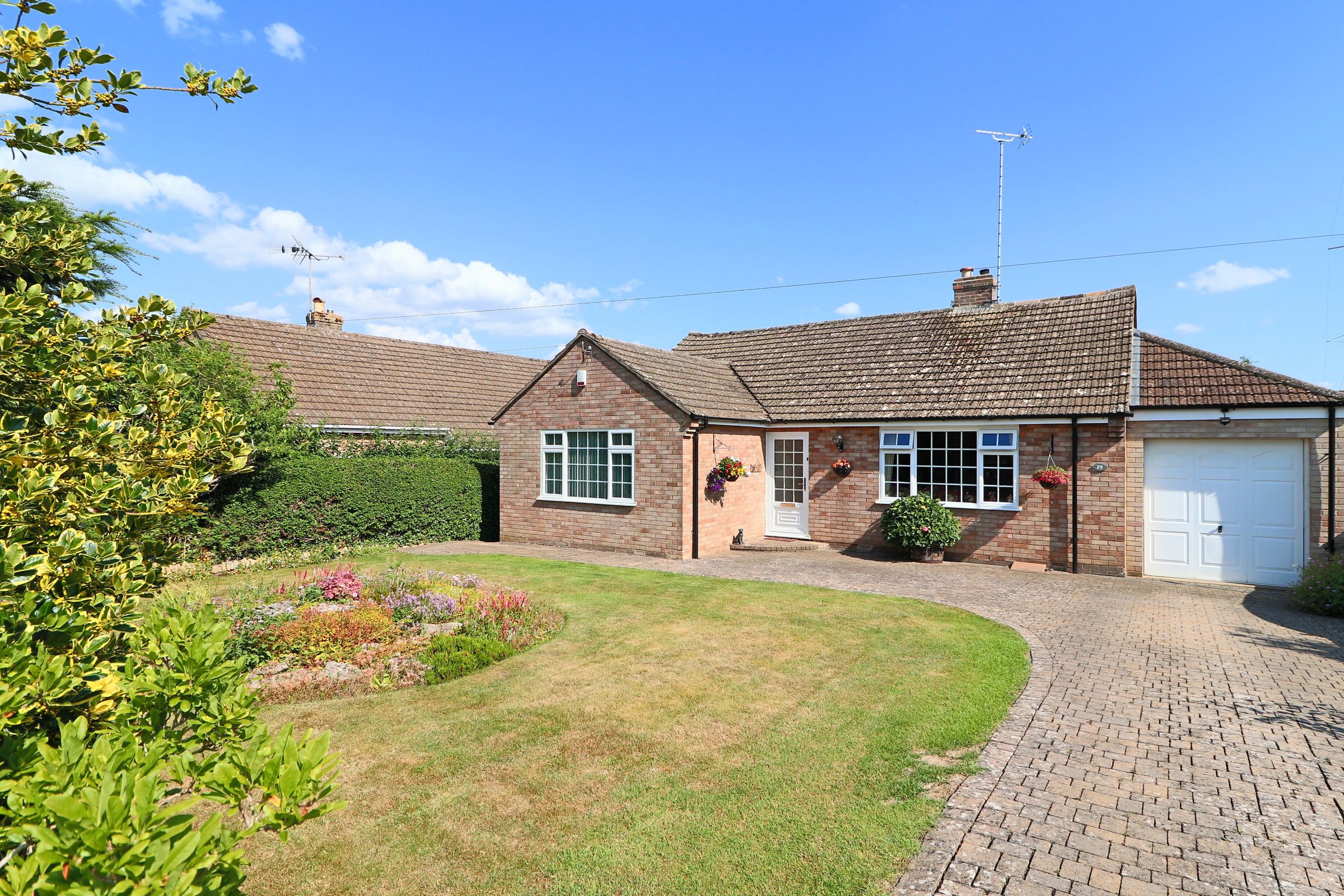 3 bed detached bungalow for sale in Orchard Road,