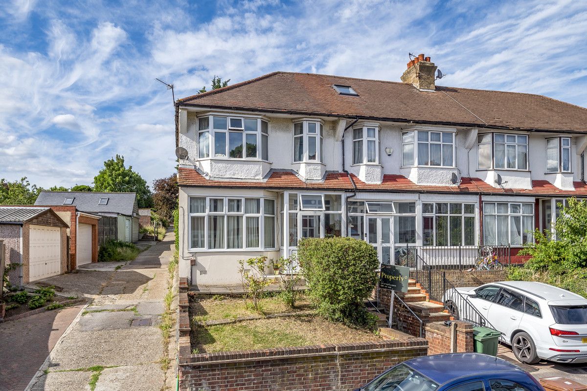 3 bed end terrace house for sale in Chingford Avenue, London E4 Zoopla