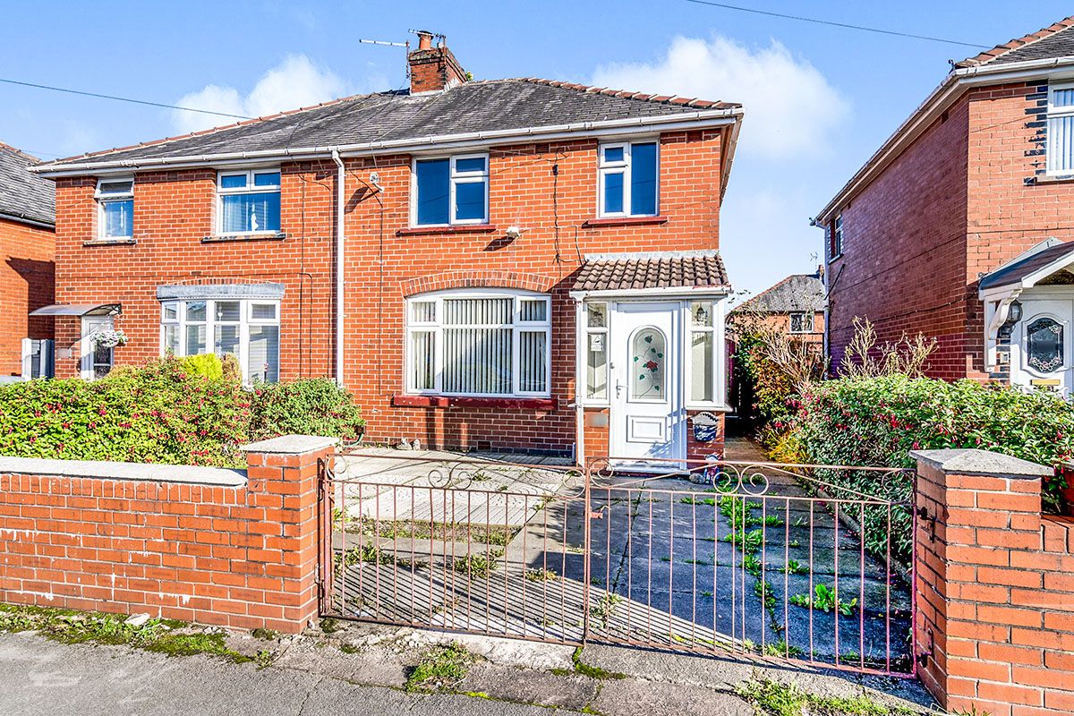 3 bed semidetached house for sale in Pilkington Road, Kearsley, Bolton