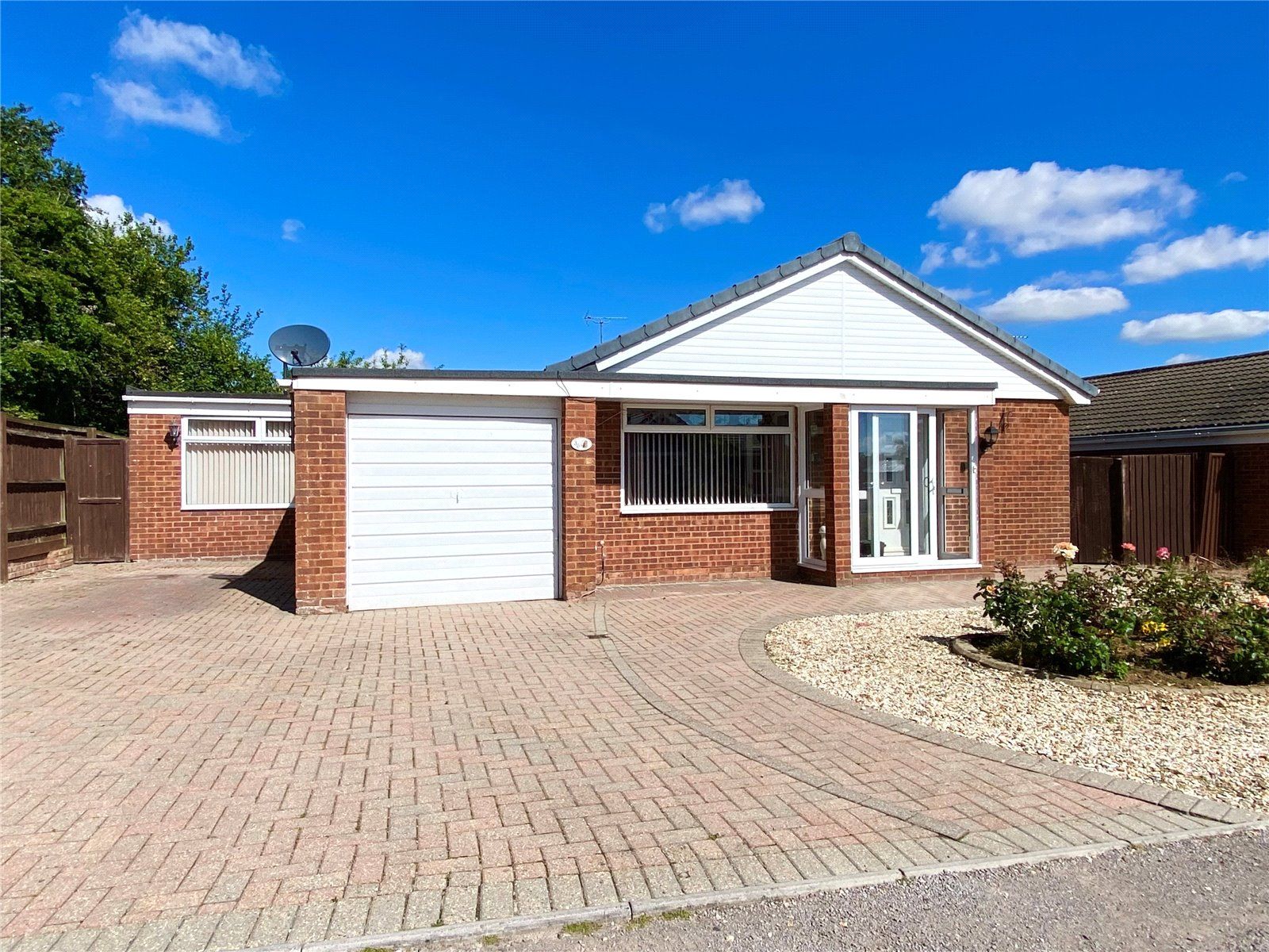 3 bed bungalow for sale in White Castle, Toothill, Swindon, Wiltshire