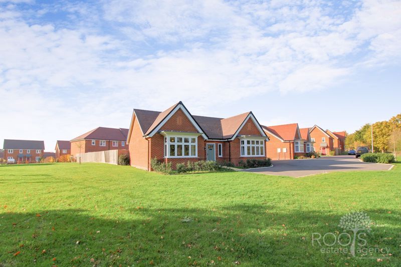 3 bed detached bungalow for sale in Lily Gardens, Thatcham RG18 Zoopla