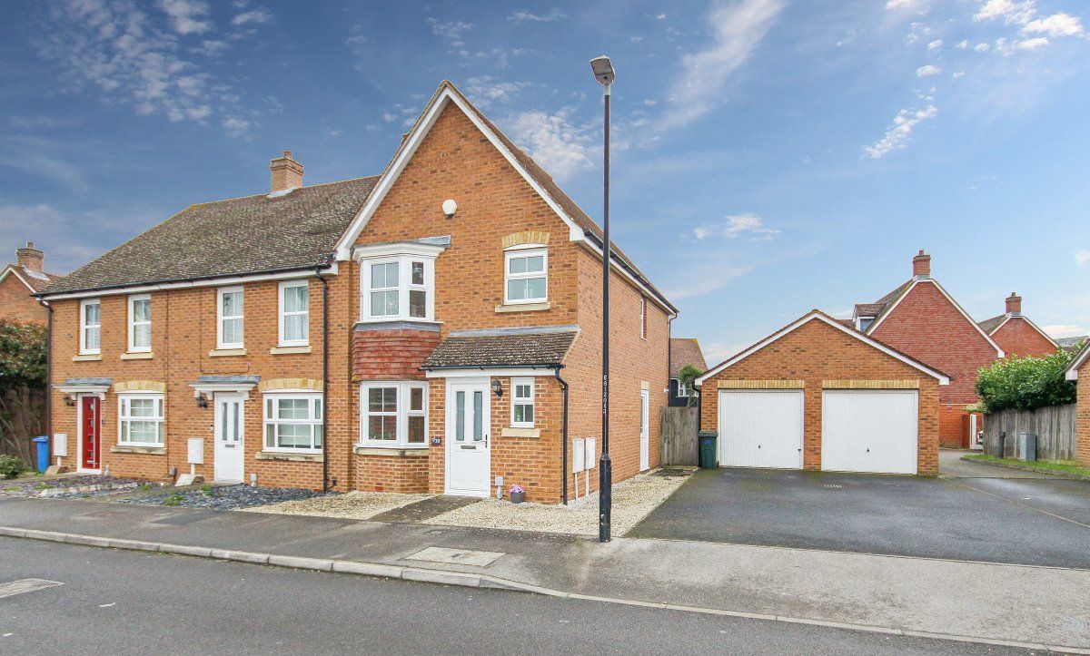 3 bed property for sale in Bluebell Drive, Sittingbourne ME10 Zoopla