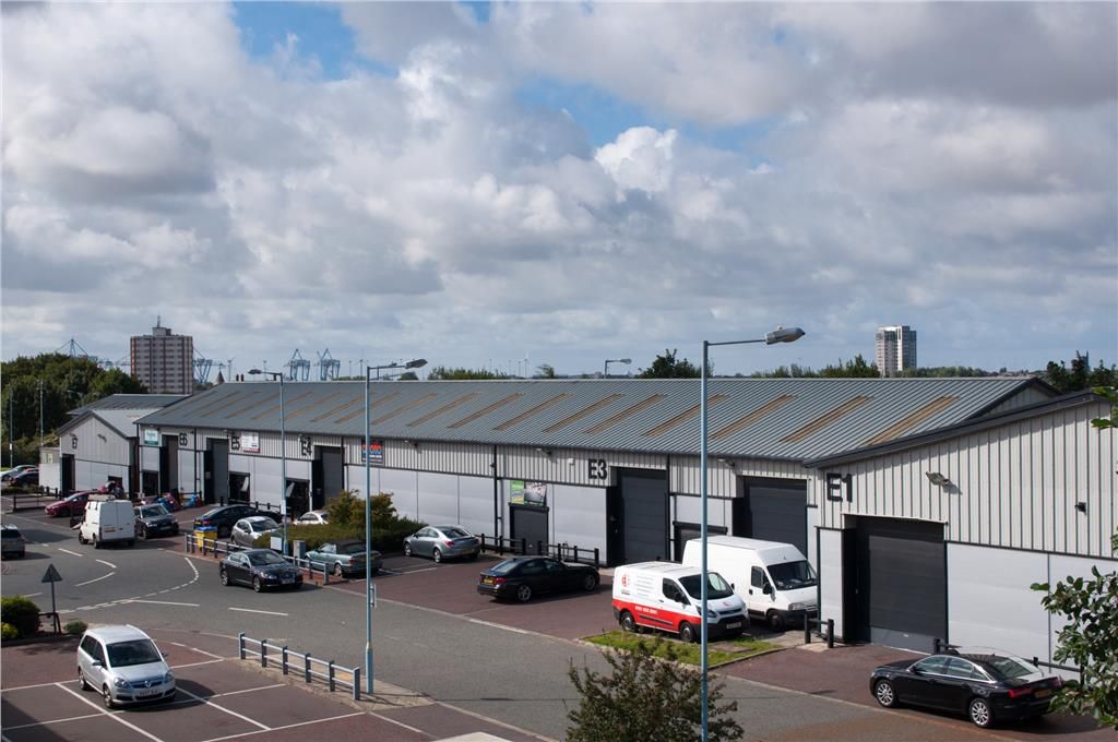 Light industrial to let in Kingfisher Business Park, Hawthorne Road