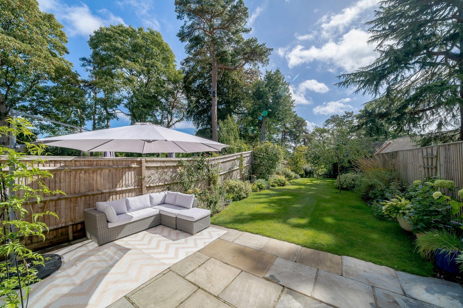 Nettlecombe Close, Farnham GU9  