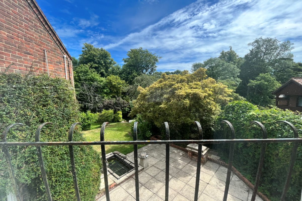 5 bed detached house to rent in Hamble Wood, Botley, Southampton SO30