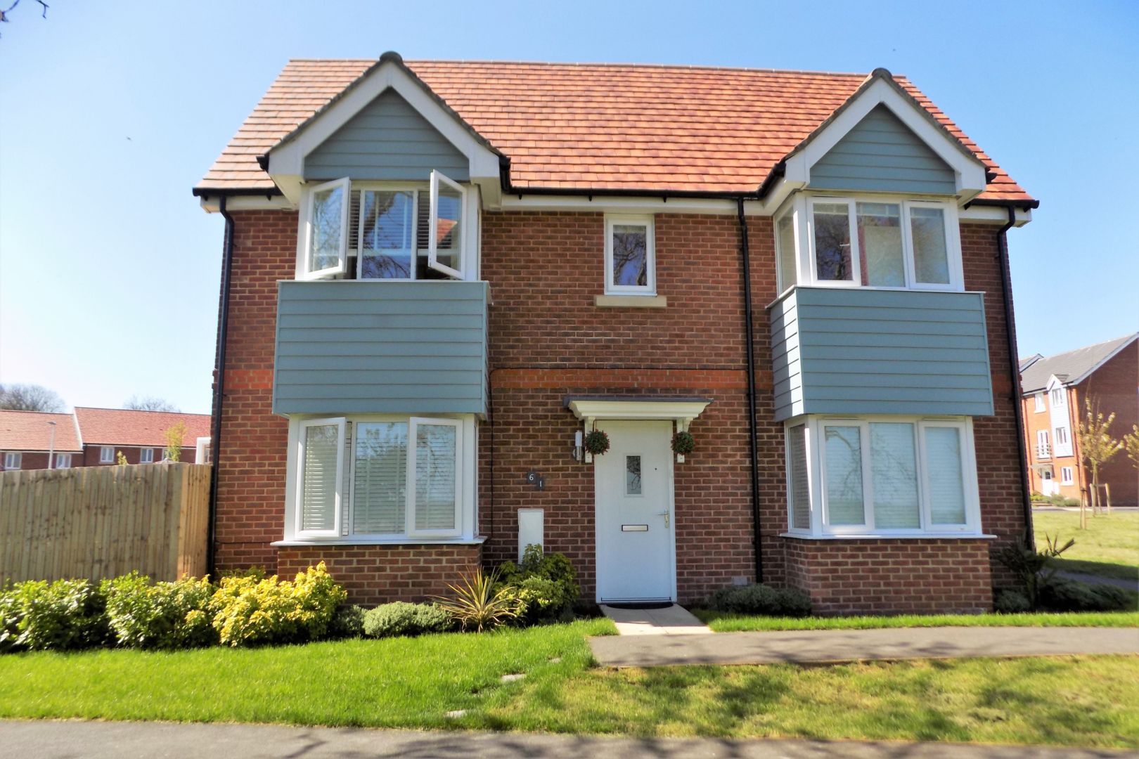 3 bed semidetached house for sale in Weavers Close, Eastbourne BN21