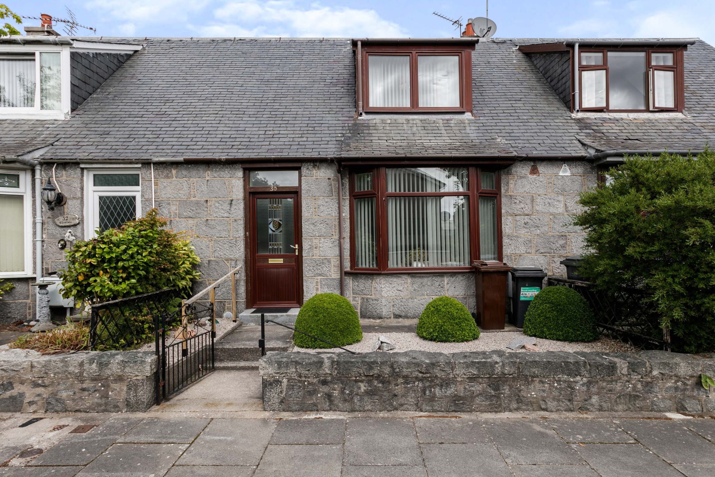 2 bed terraced house for sale in Elm Place, Aberdeen AB25 Zoopla
