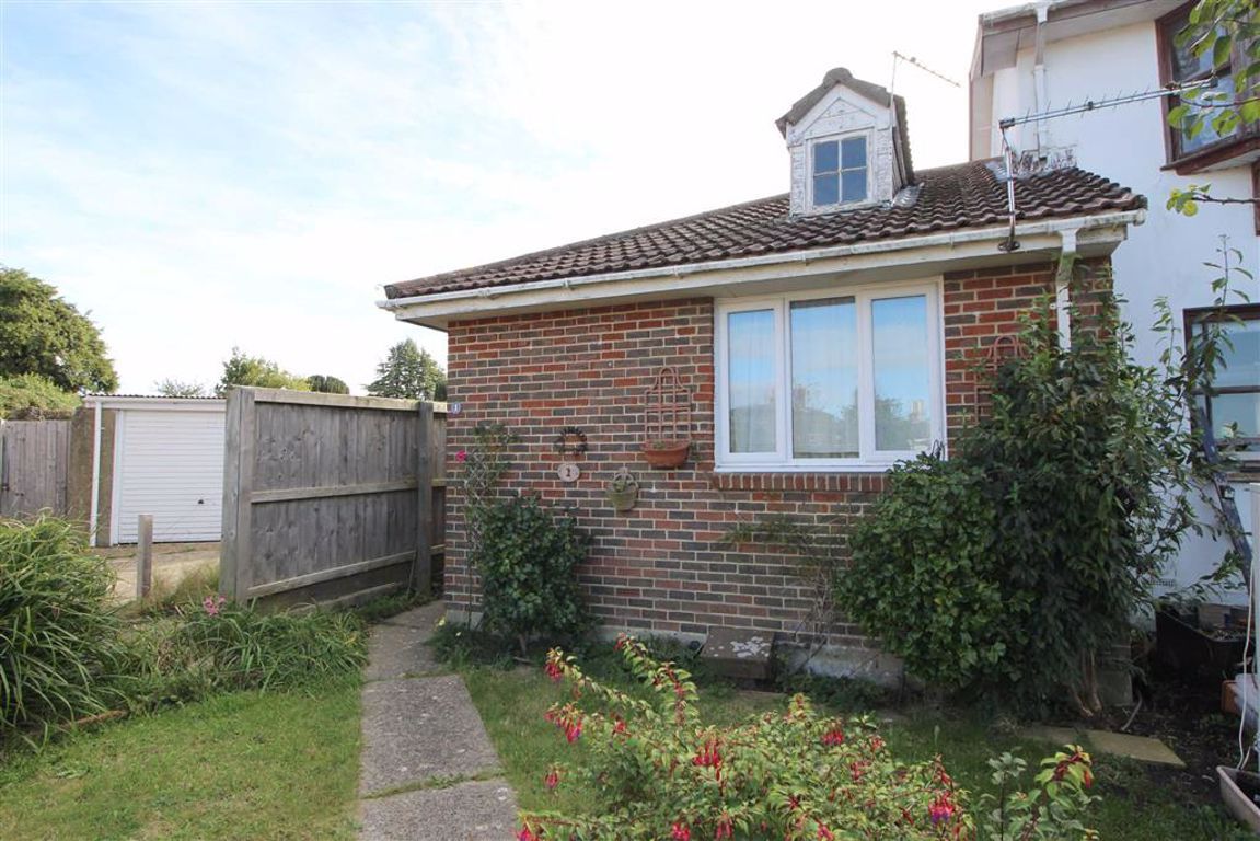 1 bed semidetached bungalow for sale in King Arthur Close, Ryde PO33
