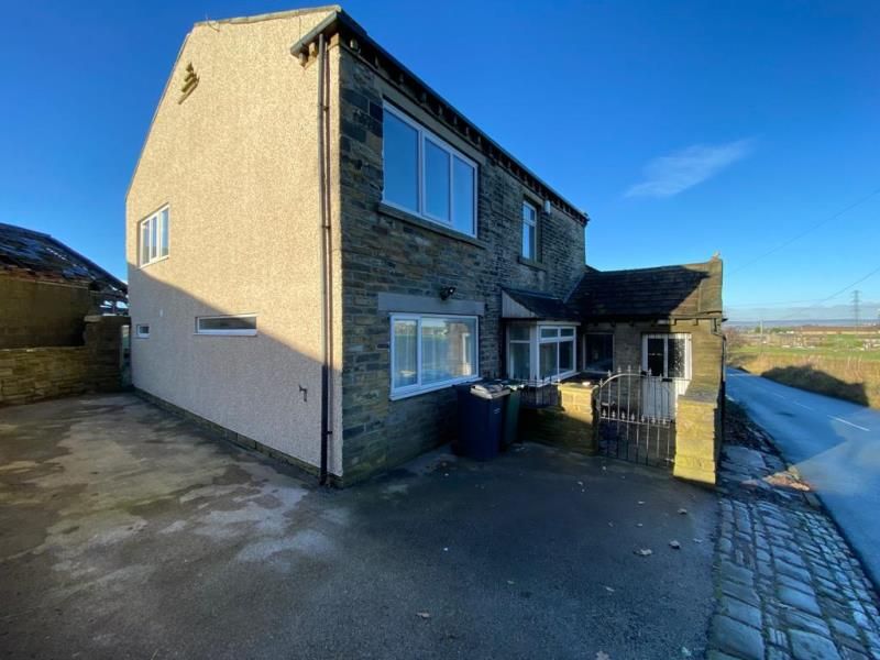 3 bed property to rent in Back Lane, Allerton, Bradford, West Yorkshire