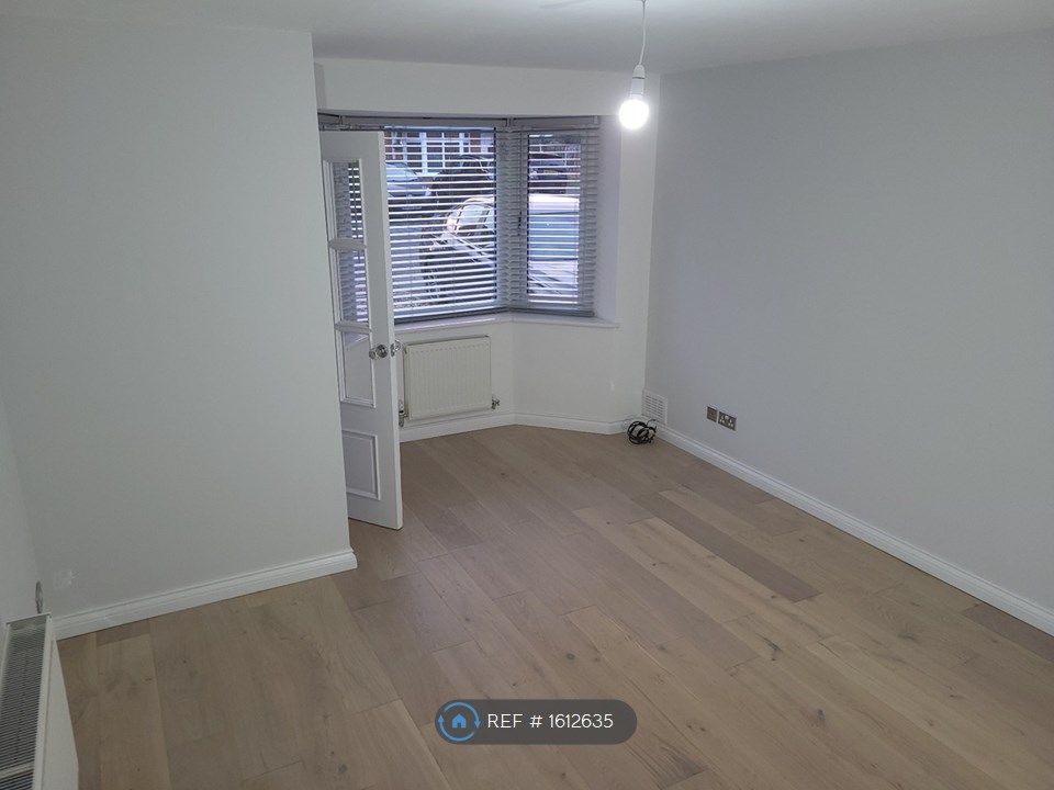 3 bed semidetached house to rent in Falcon Close, AdwickLeStreet