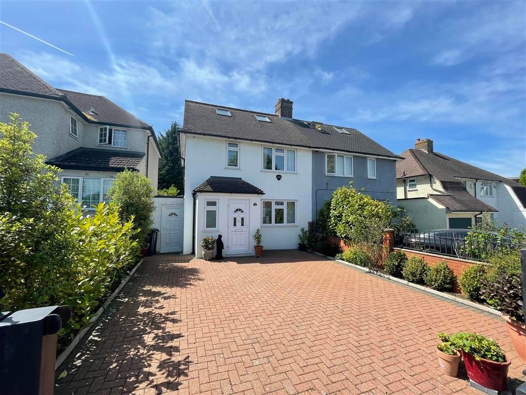 3 bed semidetached house for sale in Parkway, New Addington, Croydon