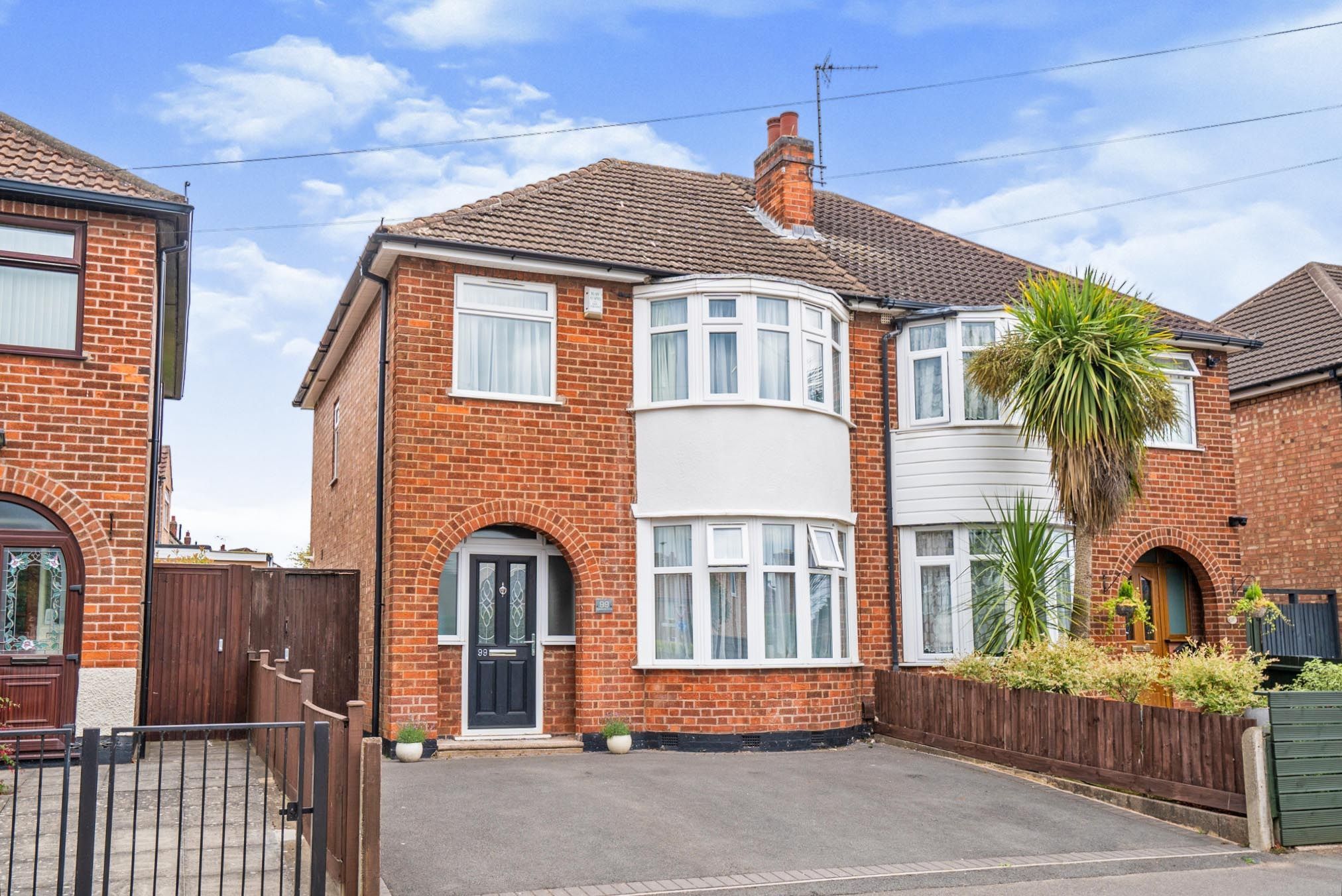 3 bed semidetached house for sale in Aylestone Drive, Leicester LE2