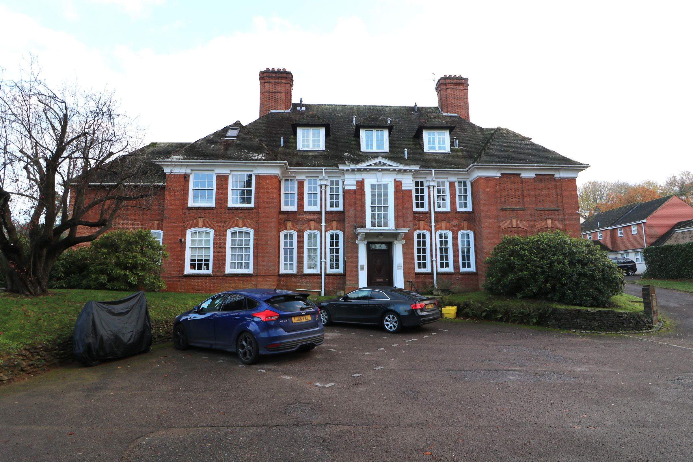 2 bed flat to rent in St. Pauls Road West, Dorking RH4 Zoopla