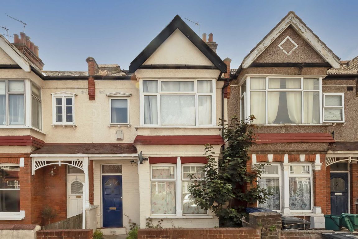 4 bed property for sale in Montague Road, London W7 Zoopla