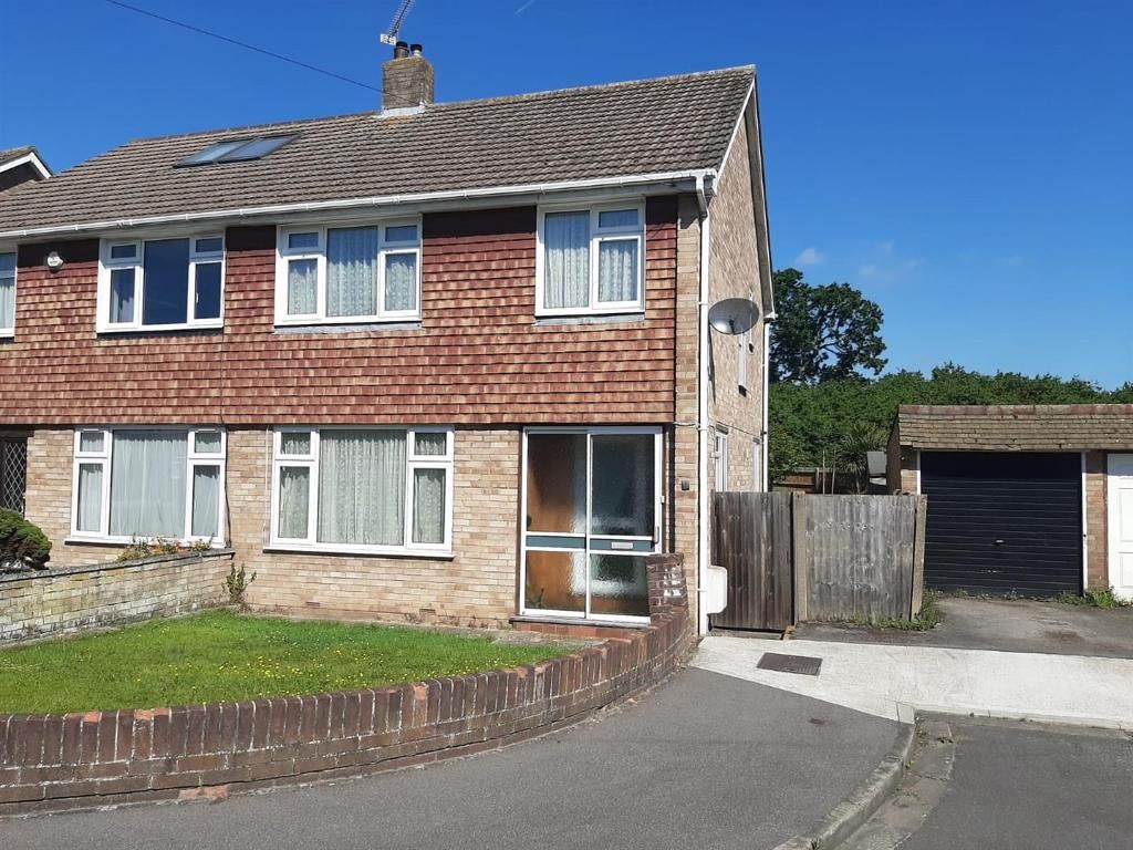 3 bed semidetached house for sale in Kendal Close, Hayes, Middlesex
