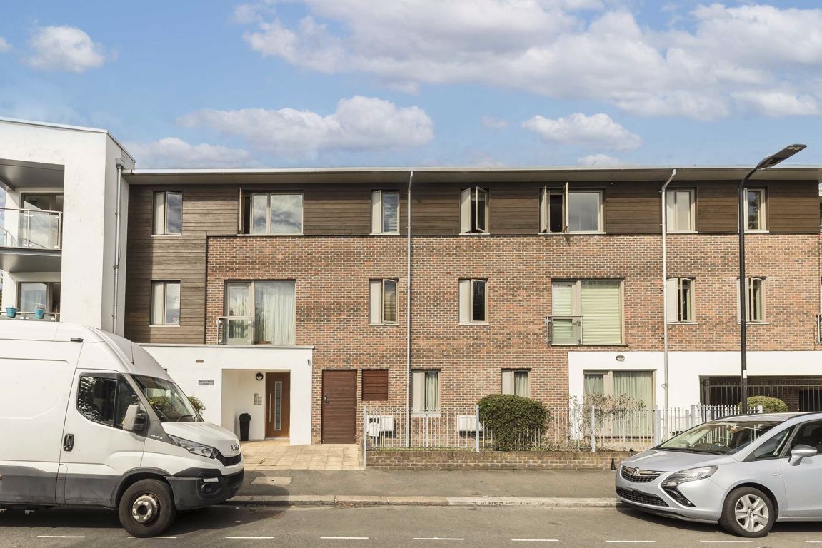 2 bed flat for sale in Steele Road, London W4 Zoopla