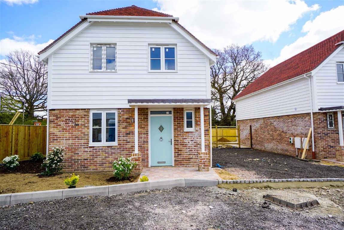 New home, 3 bed detached house for sale in Road, Broad Oak