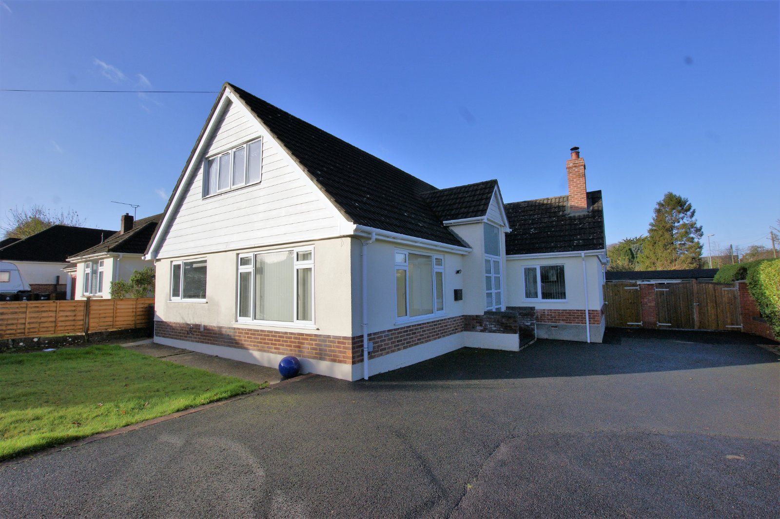 4 bed bungalow for sale in Ivor Road, Corfe Mullen, Wimborne, Dorset