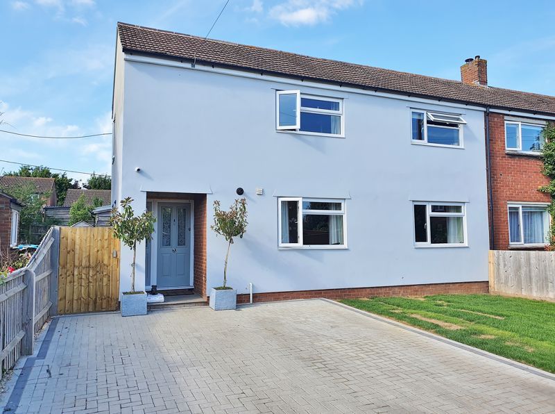 4 bed semidetached house for sale in Brookside Estate, Chalgrove