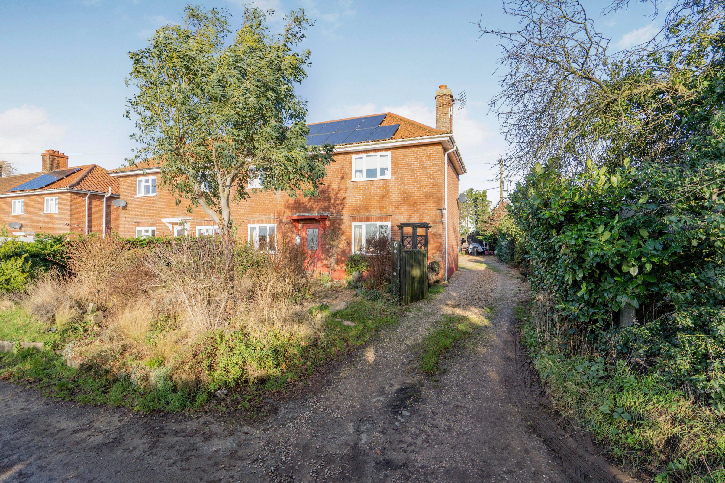 4 bed semidetached house for sale in Hemblington Hall Road