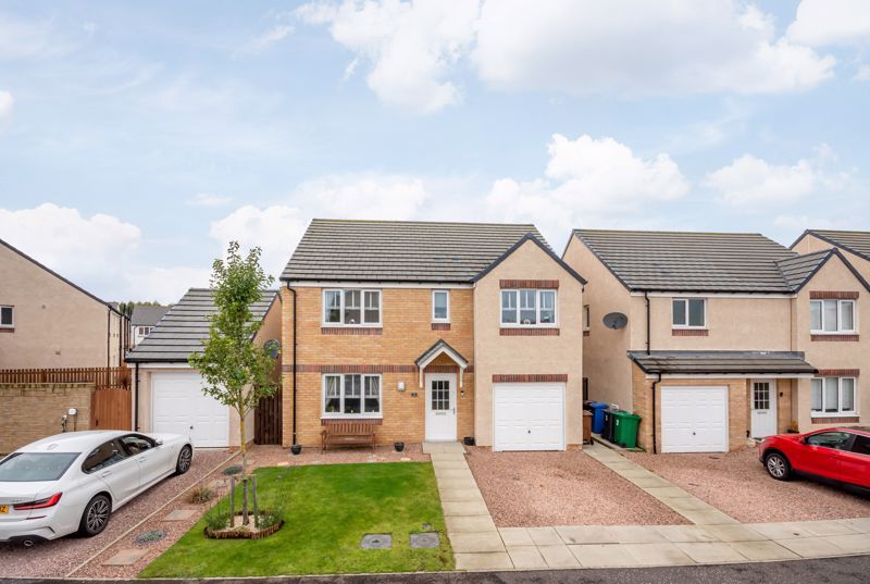 5 bed detached house for sale in Woodpecker Crescent, Dunfermline KY11 Zoopla