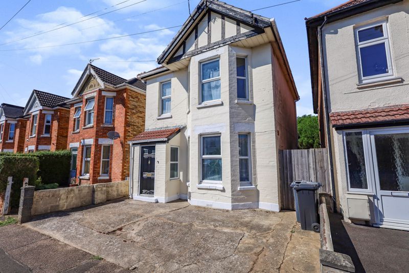 5 bed detached house to rent in Shelbourne Road, Bournemouth BH8 Zoopla