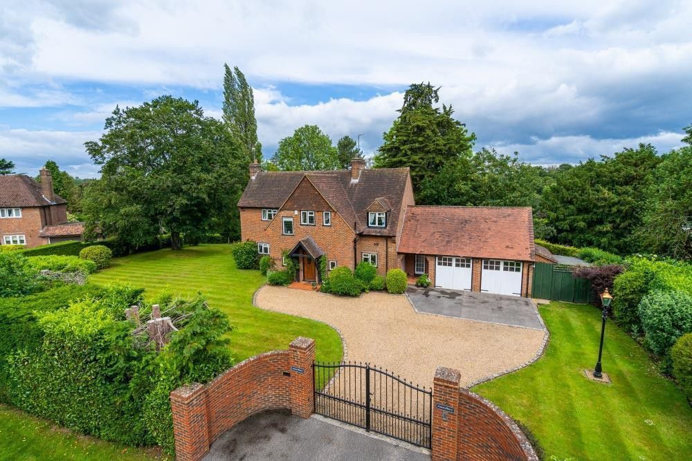 Almondbury, Top Park, Gerrards Cross, Buckinghamshire SL9  