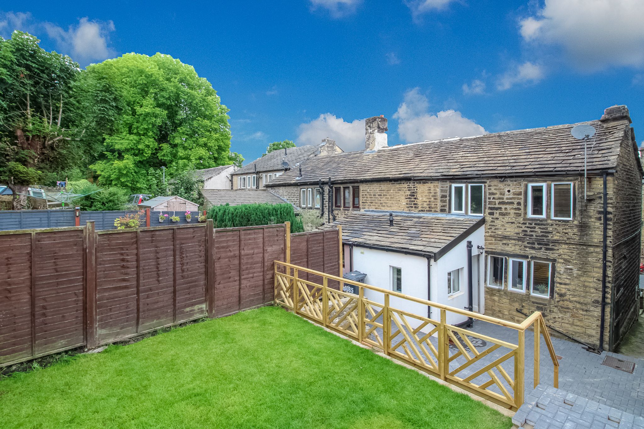 3 bed end terrace house for sale in Manchester Road, Linthwaite