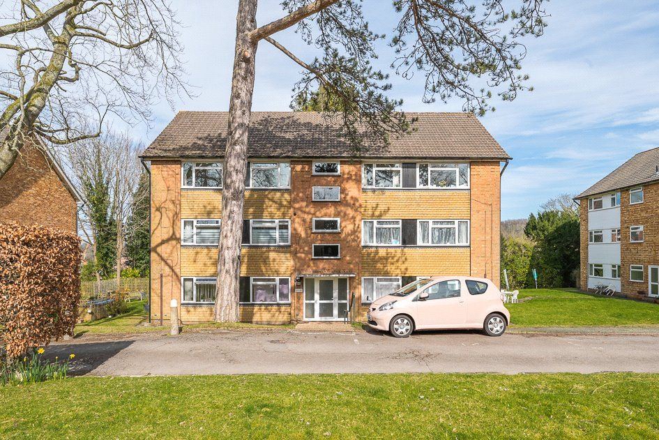 2 bed flat for sale in Tupwood Lane, Caterham, Surrey CR3 Zoopla