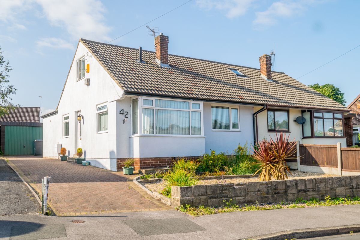 3 bed semidetached bungalow for sale in Chatsworth Crescent, Pudsey