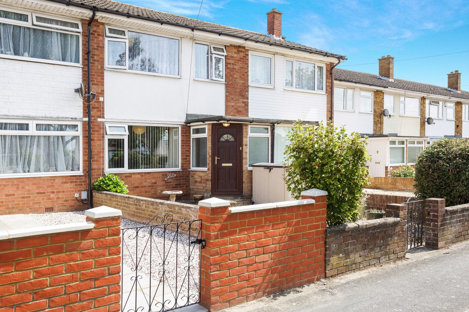 3 bed terraced house to rent in West Street, Portchester, Fareham PO16