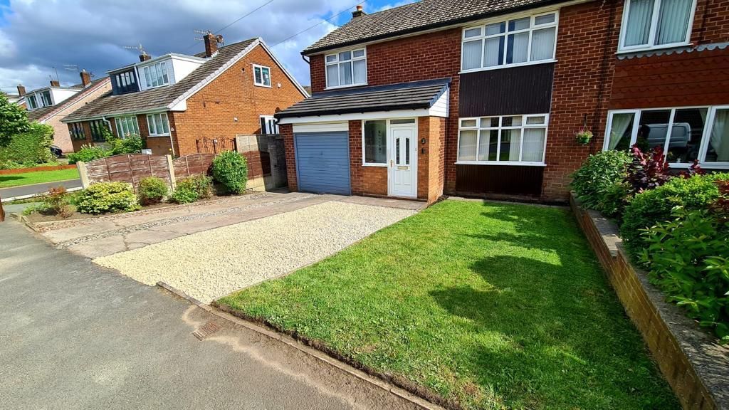 3 bed property for sale in Buckton Vale Road, Carrbrook, Stalybridge