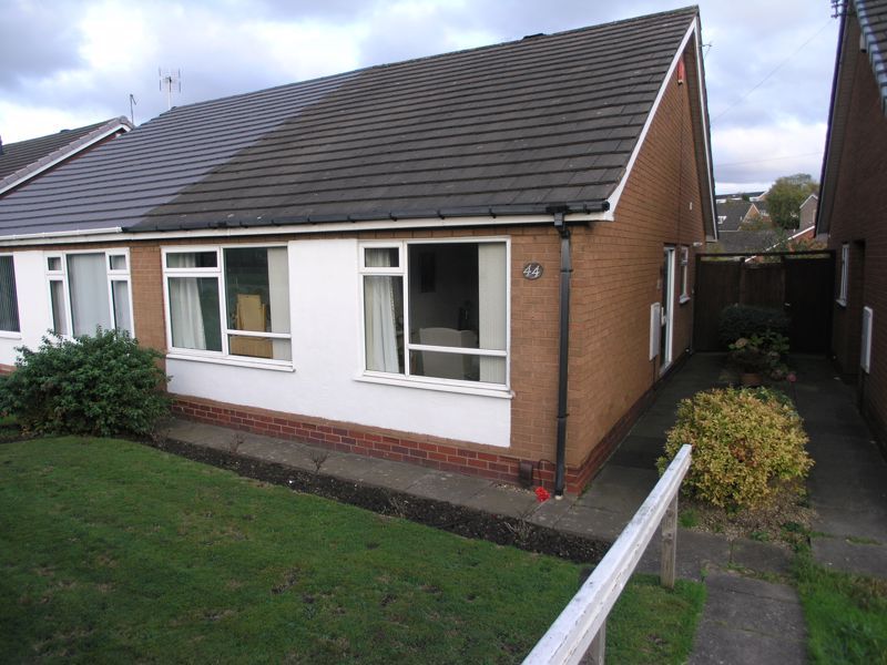 2 bed semidetached bungalow for sale in Bromsgrove Road, Halesowen B63