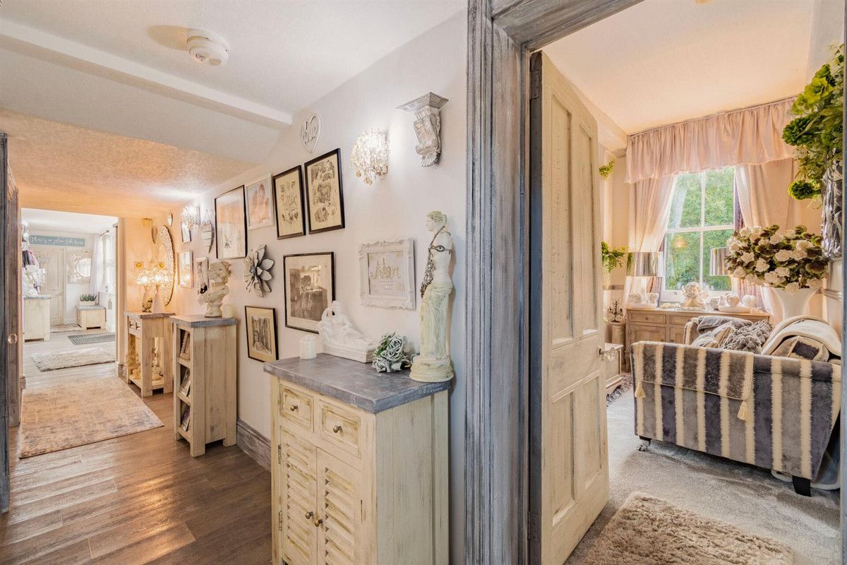 6 bed detached house for sale in New Road, Shuttington, Tamworth