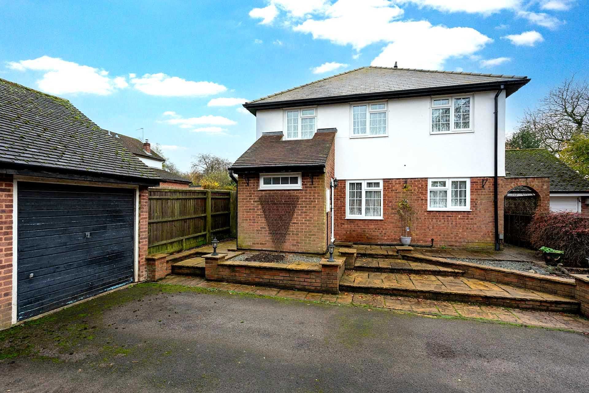 4 bed detached house for sale in Pembridge Chase, Bovingdon HP3 Zoopla