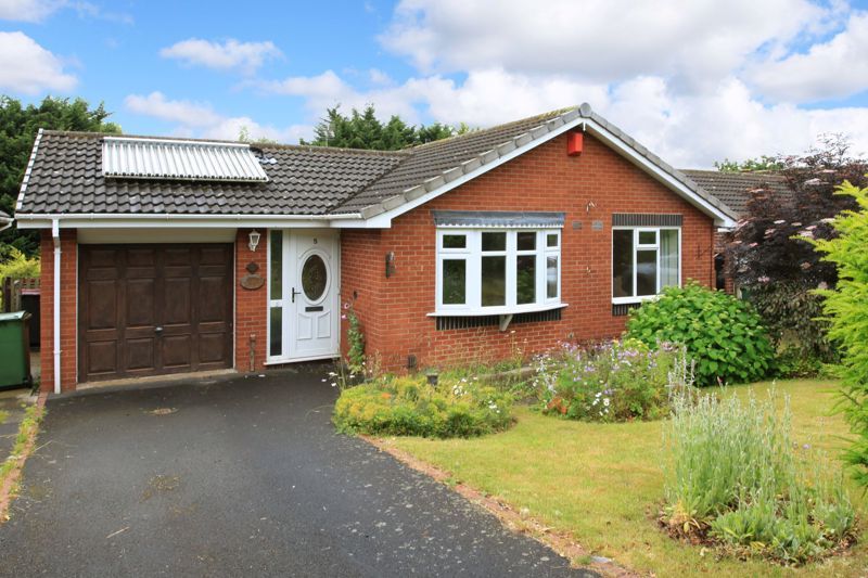 3 bed detached bungalow for sale in Madebrook Close, Sutton Hill