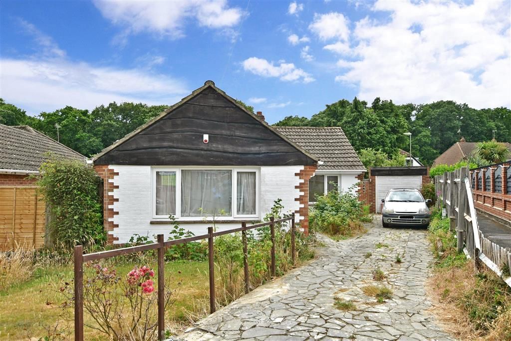 2 bed detached bungalow for sale in Rowan Avenue, Waterlooville