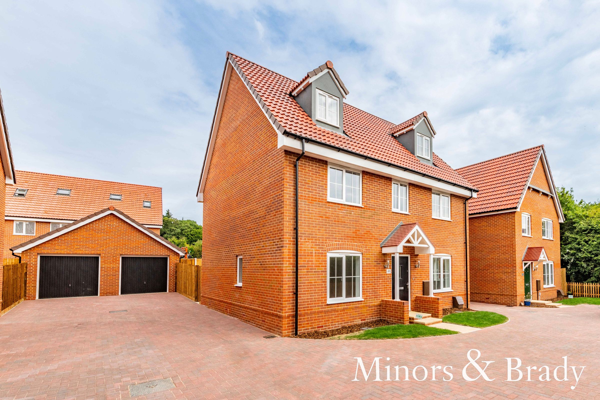 5 bed detached house for sale in Kingfisher Road, Sprowston, Norwich