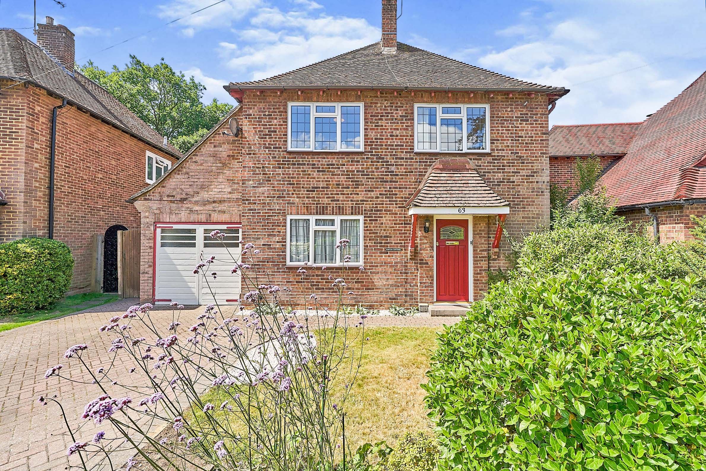 4 bed detached house for sale in Hamilton Avenue, Pyrford, Surrey GU22